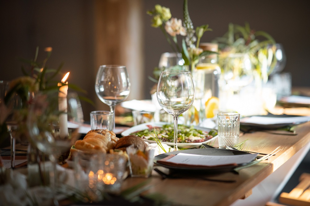 Evènements privés Restaurant Racines restaurant bio toulon-cuisine faite maison ollioules-restaurant avec terrasse bandol-vins bio sanary sur mer-repas d anniversaire hyeres-restaurant vegetarien six fours les plages-